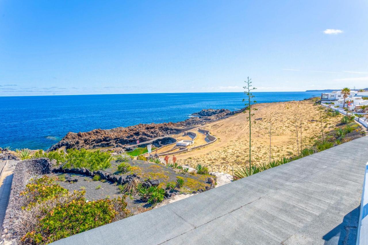 Boutique Beach Villa By Lanzarote Retreats - Private Pool - 1 Min Walk To Sea Pool Charco del Palo Extérieur photo